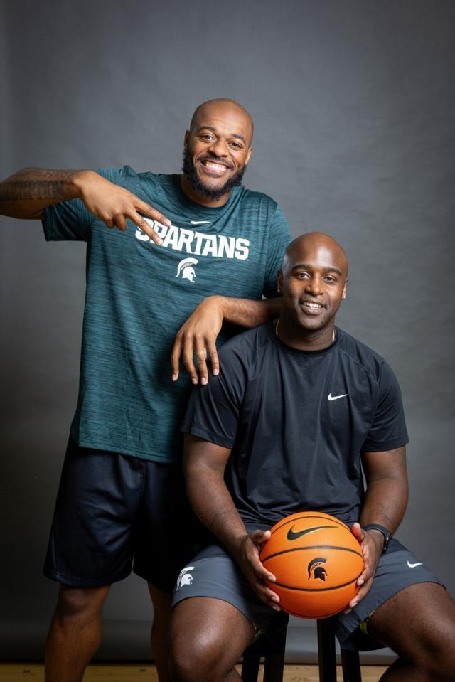 都是校友！太阳老板&amp;amp;追梦&amp;amp;小乔&amp;amp;蒂尔曼等人返校参加篮球活动