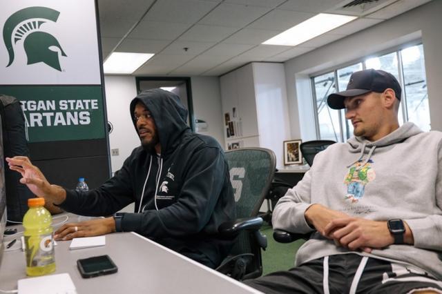 都是校友！太阳老板&amp;amp;追梦&amp;amp;小乔&amp;amp;蒂尔曼等人返校参加篮球活动